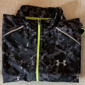 Under Armour men’s full zip running wind breaker.